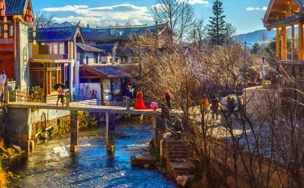 春节云南旅游：束河古镇